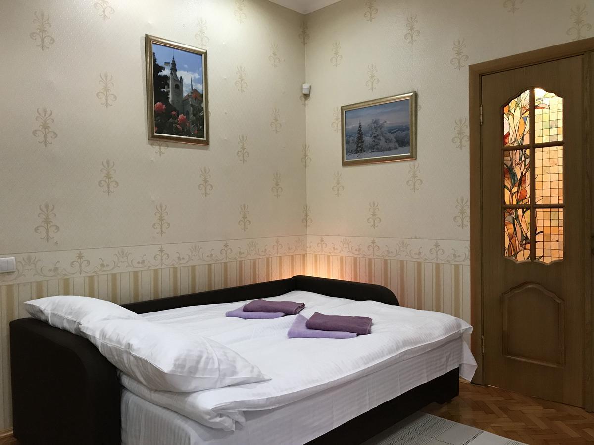 Large Apartment In The City Center Mukacheve Bagian luar foto