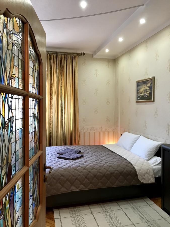 Large Apartment In The City Center Mukacheve Bagian luar foto